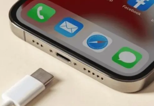 铜川苹果15维修分享iPhone15改USB-C接口后能和安卓用户互借充电器吗 